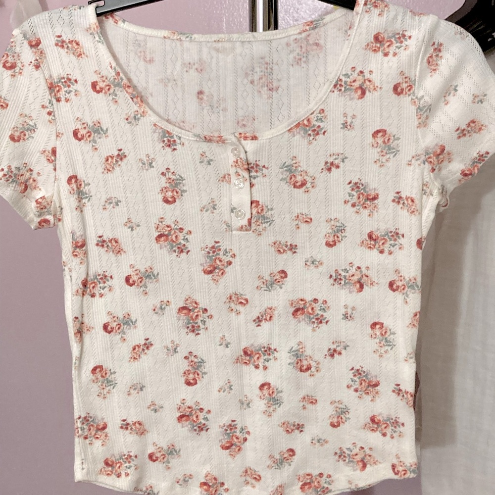 SO short sleeve cropped fitted top